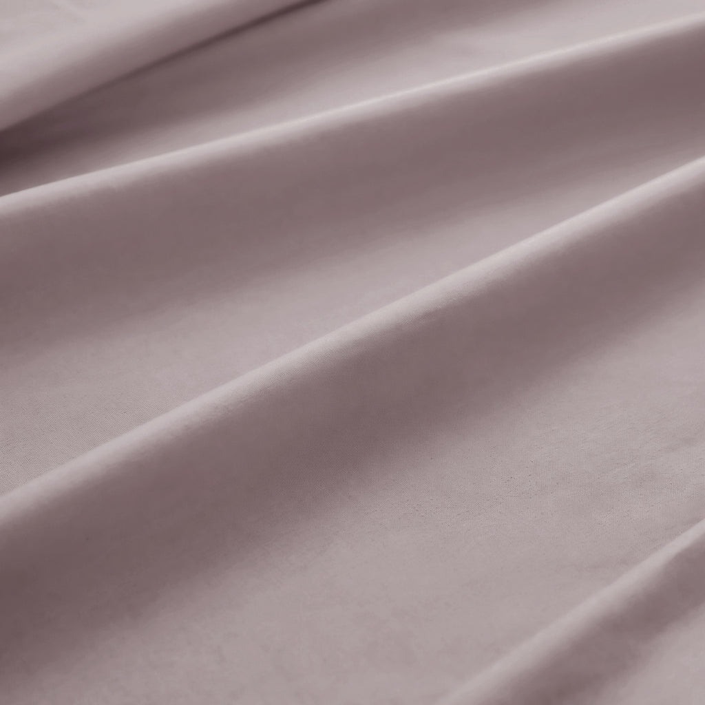 Sofia Home Textiles Bedsheets - 100% microfiber texture of Sofia Double Plain Bedsheet Set 5 Pieces (240 × 260 cm) in Purple, close-up shot - مفروشات صوفيا - ملايات - ملمس مايكروفايبر 100% في طقم ملاية صوفيا سادة دبل  5 قطع (240 × 260 سم) باللون موف، لقطة مقربة