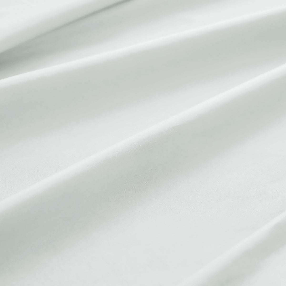 Sofia Home Textiles Bedsheets - 100% microfiber texture of Sofia Double Plain Bedsheet Set 5 Pieces (240 × 260 cm) in White, close-up shot - مفروشات صوفيا - ملايات - ملمس مايكروفايبر 100% في طقم ملاية صوفيا سادة دبل  5 قطع (240 × 260 سم) باللون أبيض، لقطة مقربة