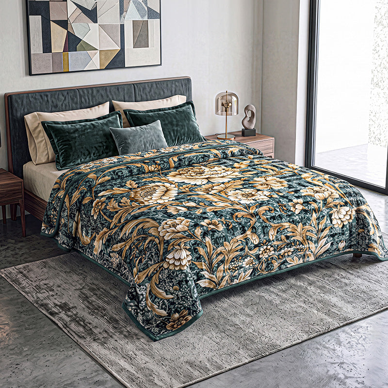 مفروشات صوفيا - بطاطين - بطانية صوفيا ياقوتة دبل طبقتين (220×240 سم) ورد كلاسيك باللون أخضر مفروشة على سرير دبل الصورة الرئيسية