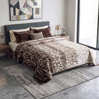 مفروشات صوفيا - بطاطين - بطانية صوفيا ياقوتة دبل طبقتين (220×240 سم) ديجراديه باللون بني مفروشة على سرير دبل