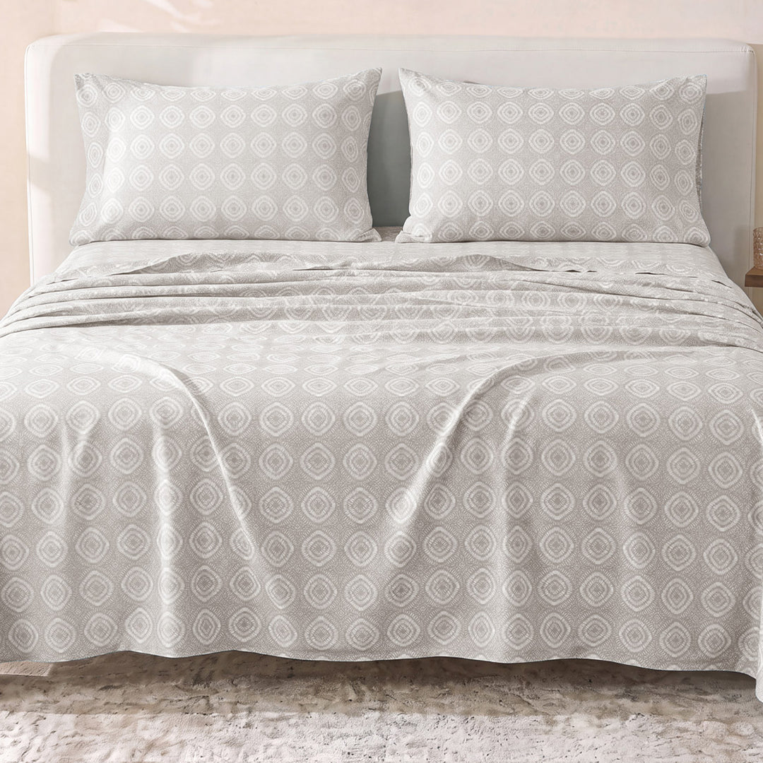 Sofia Home Textiles Printed Bedsheets - Sofia Circles Printed Double Flat Bedsheet Set 4 Pcs (240 × 260 cm) in Cafe spread on a double bed - مفروشات صوفيا - ملايات مطبوعة - طقم ملاية صوفيا دوائر دبل مسطحة 4 قطع (240 × 260 سم) باللون كافيه مفروش على سرير دبل الصورة الرئيسية