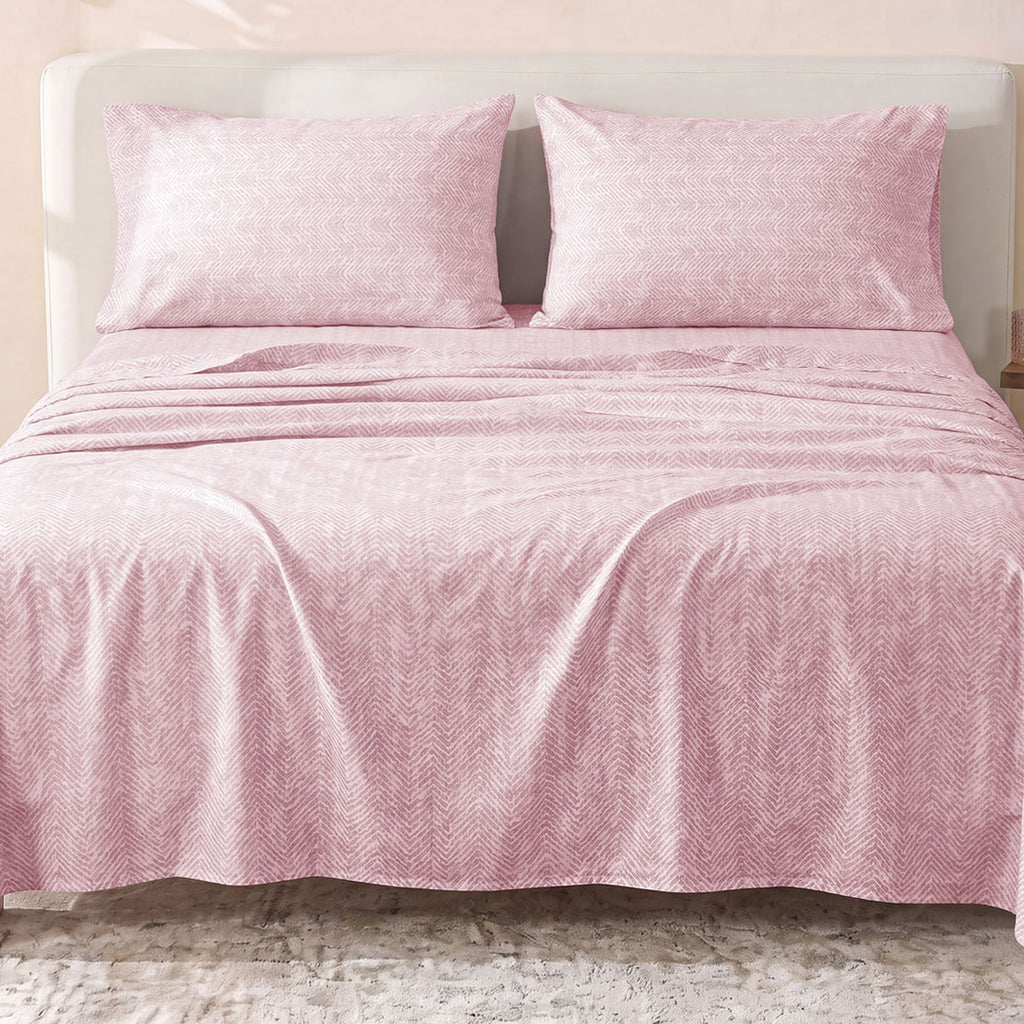 Sofia Home Textiles Printed Bedsheets - Sofia Small Zigzag Printed Double Flat Bedsheet Set 4 Pcs (240 × 260 cm) in Rose spread on a double bed - مفروشات صوفيا - ملايات مطبوعة - طقم ملاية صوفيا زجزاج صغير دبل مسطحة 4 قطع (240 × 260 سم) باللون وردي مفروش على سرير دبل