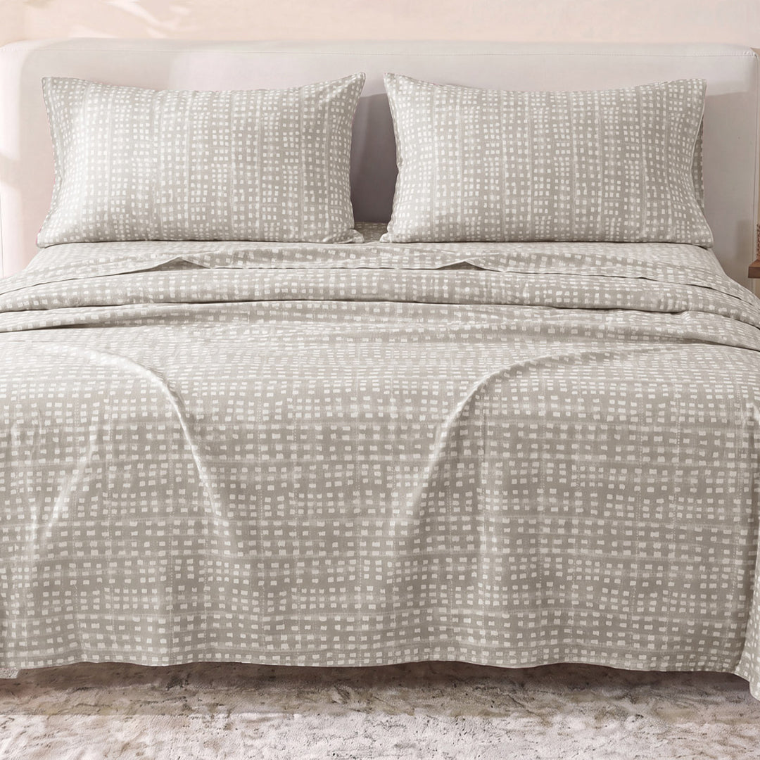 Sofia Home Textiles Printed Bedsheets - Sofia Small Checks Printed Double Flat Bedsheet Set 4 Pcs (240 × 260 cm) in Beige spread on a double bed - مفروشات صوفيا - ملايات مطبوعة - طقم ملاية صوفيا مربعات صغيرة دبل مسطحة 4 قطع (240 × 260 سم) باللون بيج مفروش على سرير دبل الصورة الرئيسية