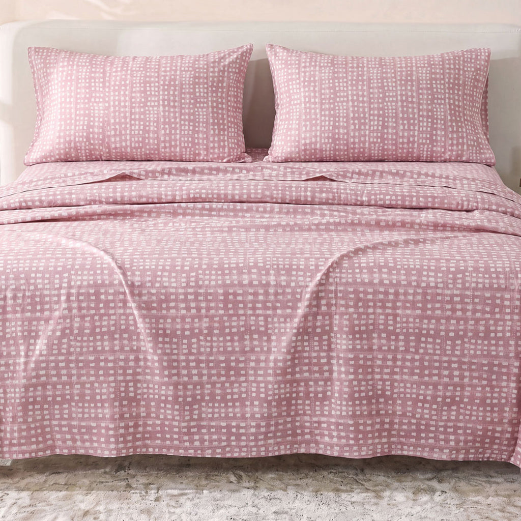Sofia Home Textiles Printed Bedsheets - Sofia Small Checks Printed Double Flat Bedsheet Set 4 Pcs (240 × 260 cm) in Rose spread on a double bed - مفروشات صوفيا - ملايات مطبوعة - طقم ملاية صوفيا مربعات صغيرة دبل مسطحة 4 قطع (240 × 260 سم) باللون وردي مفروش على سرير دبل