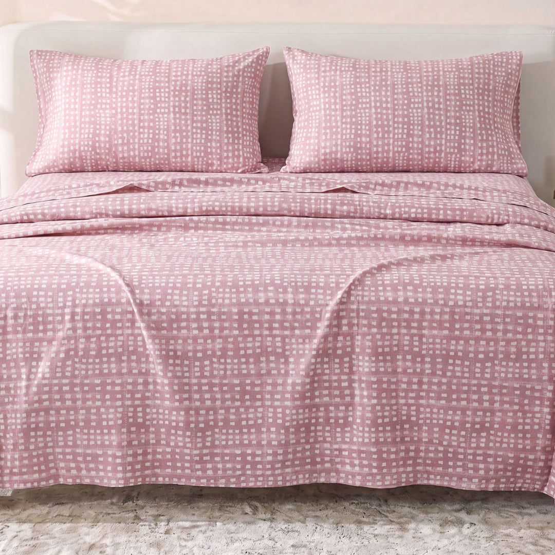 Sofia Home Textiles Printed Bedsheets - Sofia Small Checks Printed Double Flat Bedsheet Set 4 Pcs (240 × 260 cm) in Rose spread on a double bed - مفروشات صوفيا - ملايات مطبوعة - طقم ملاية صوفيا مربعات صغيرة دبل مسطحة 4 قطع (240 × 260 سم) باللون وردي مفروش على سرير دبل