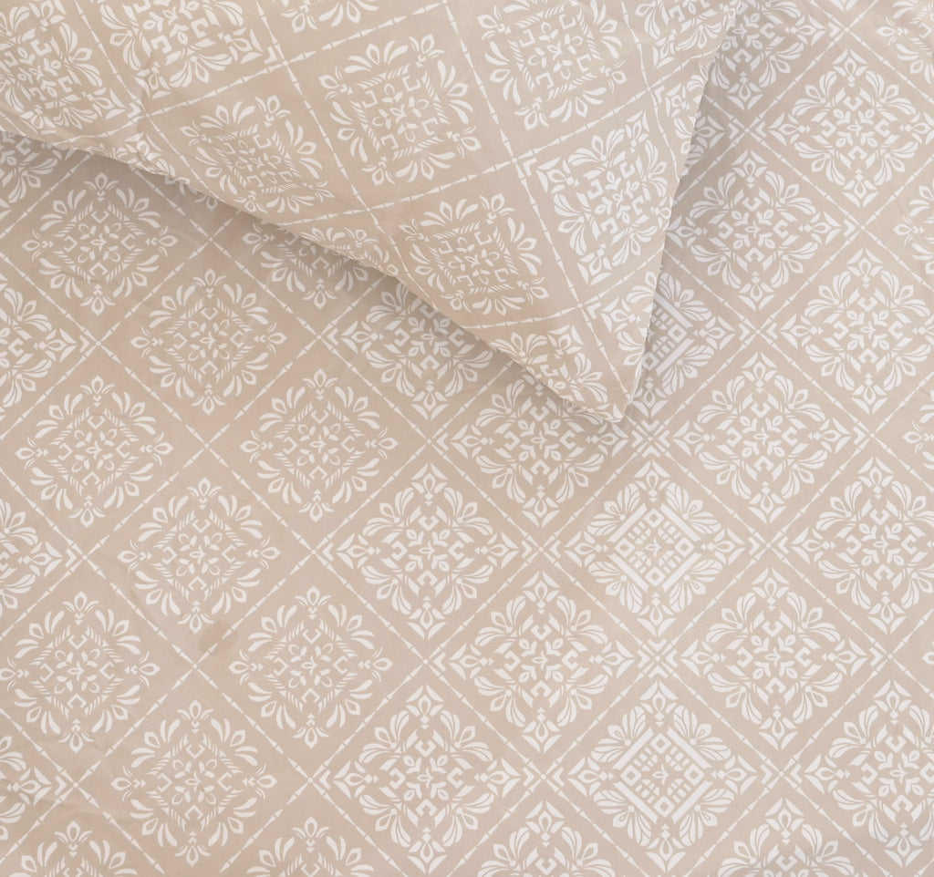Sofia Home Textiles Printed Bedsheets - pattern details of Sofia Flower Squares printed double bedsheet set in Beige - مفروشات صوفيا - ملايات مطبوعة - تفاصيل نقشة طقم ملاية صوفيا مربعات ورد دبل باللون بيج