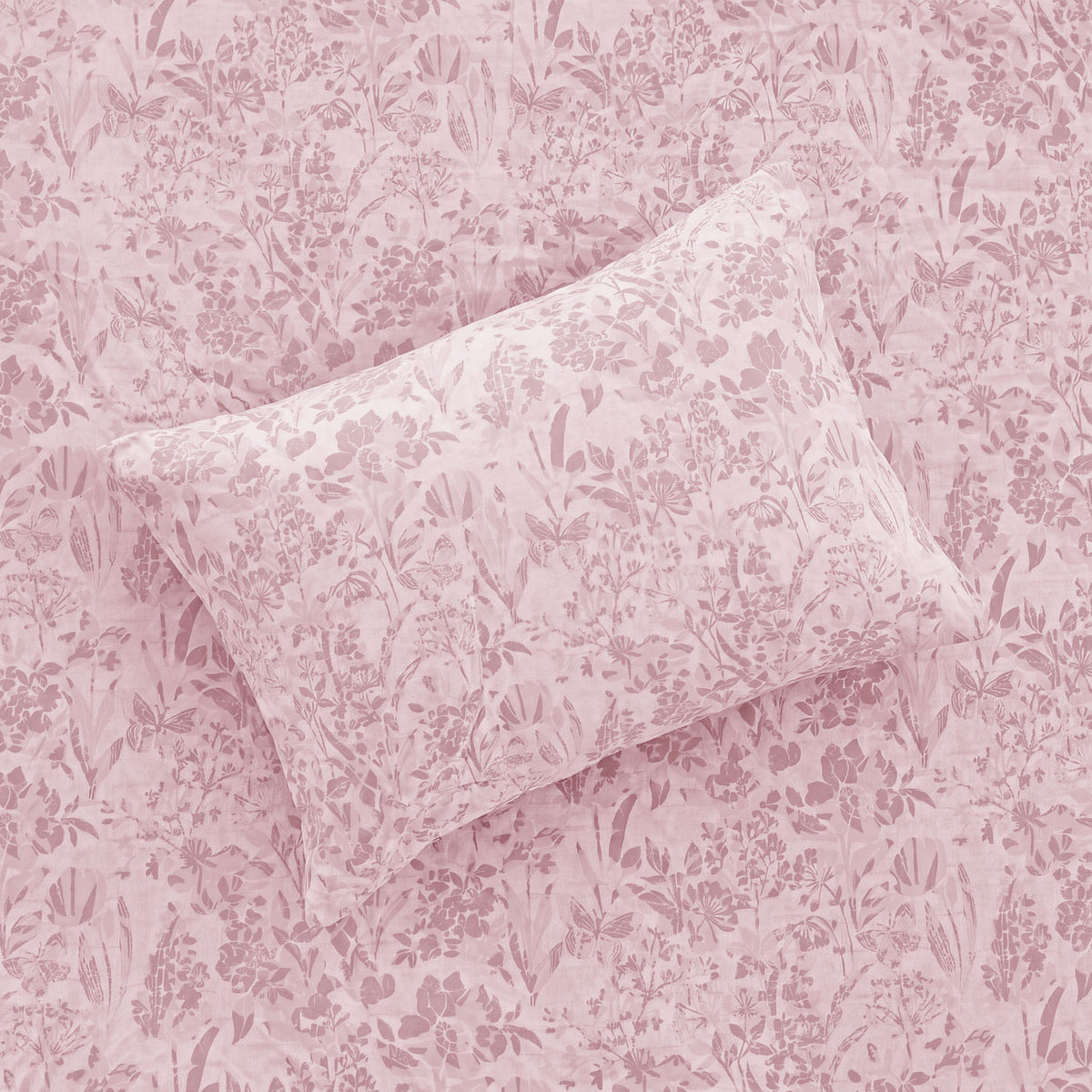 Sofia Home Textiles Printed Bedsheets - pattern details of Sofia Flowers printed double bedsheet set in Rose - مفروشات صوفيا - ملايات مطبوعة - تفاصيل نقشة طقم ملاية صوفيا ورد دبل باللون وردي