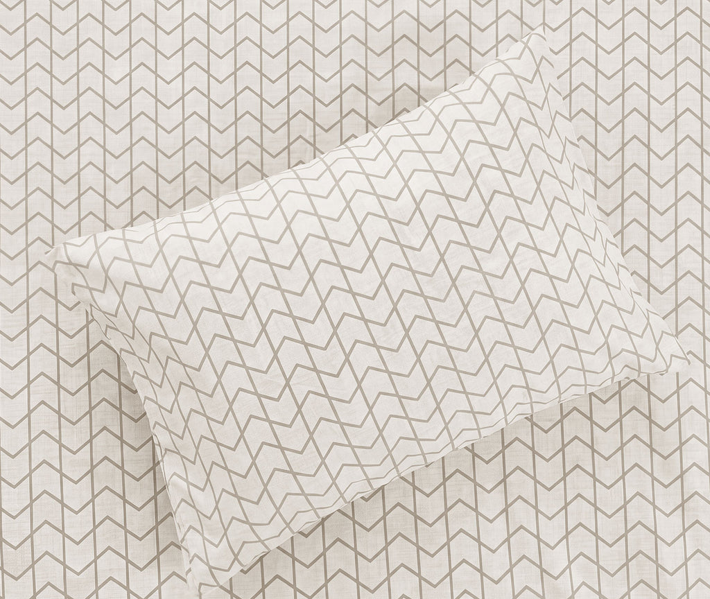 Sofia Home Textiles Printed Bedsheets - pattern details of Sofia Large Zigzag printed double bedsheet set in Beige - مفروشات صوفيا - ملايات مطبوعة - تفاصيل نقشة طقم ملاية صوفيا زجزاج كبير دبل باللون بيج