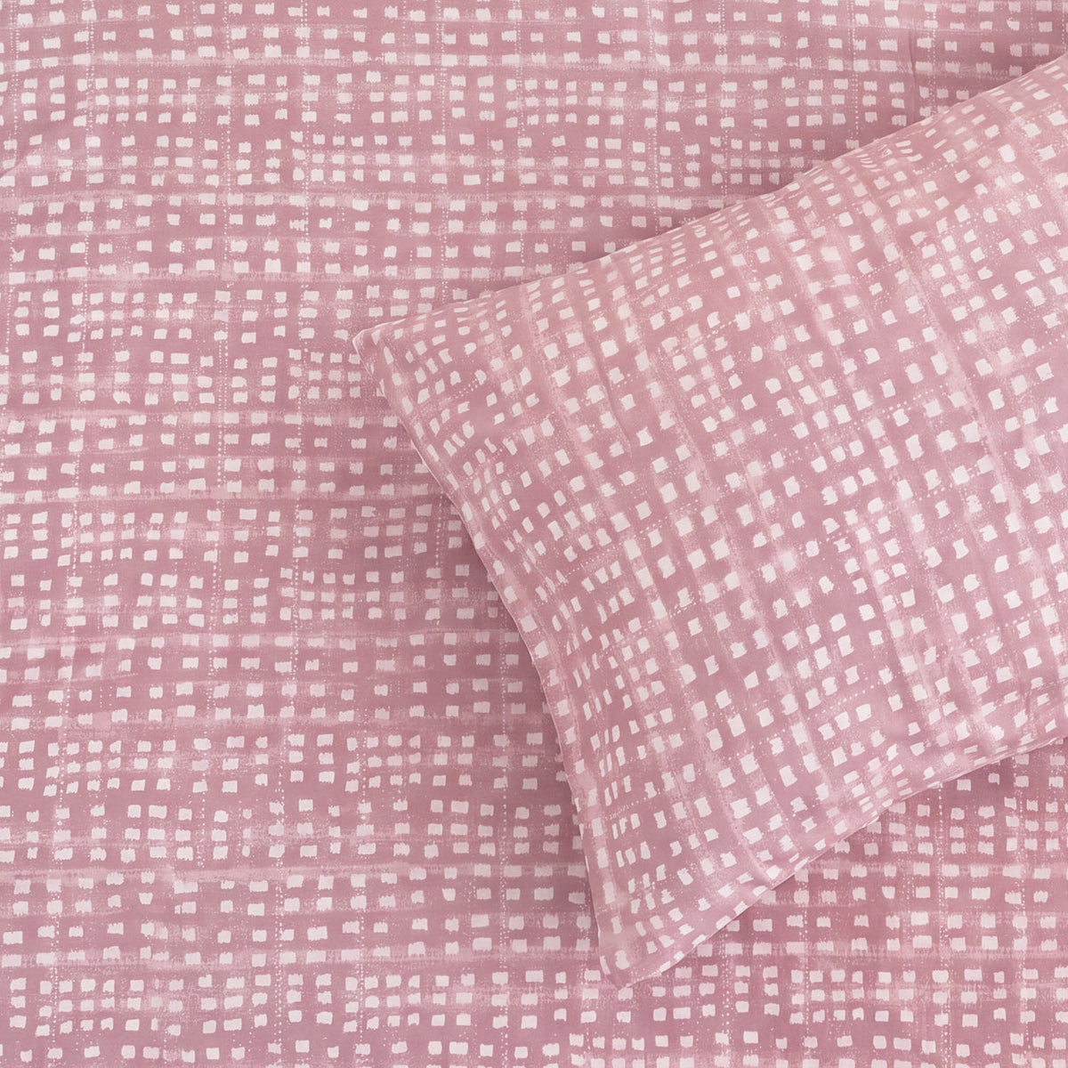 Sofia Home Textiles Printed Bedsheets - pattern details of Sofia Small Checks printed double bedsheet set in Rose - مفروشات صوفيا - ملايات مطبوعة - تفاصيل نقشة طقم ملاية صوفيا مربعات صغيرة دبل باللون وردي