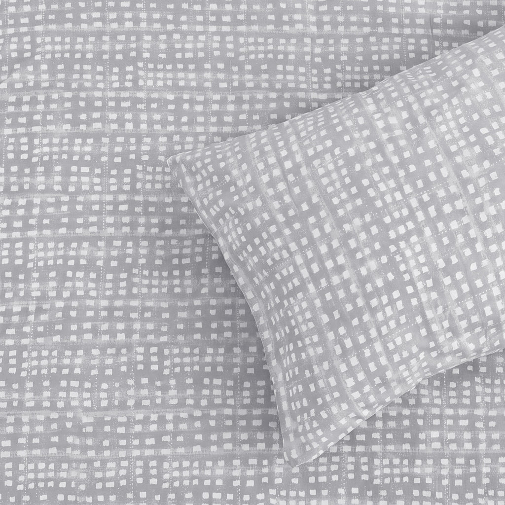 Sofia Home Textiles Printed Bedsheets - pattern details of Sofia Small Checks printed double bedsheet set in Grey - مفروشات صوفيا - ملايات مطبوعة - تفاصيل نقشة طقم ملاية صوفيا مربعات صغيرة دبل باللون رمادي