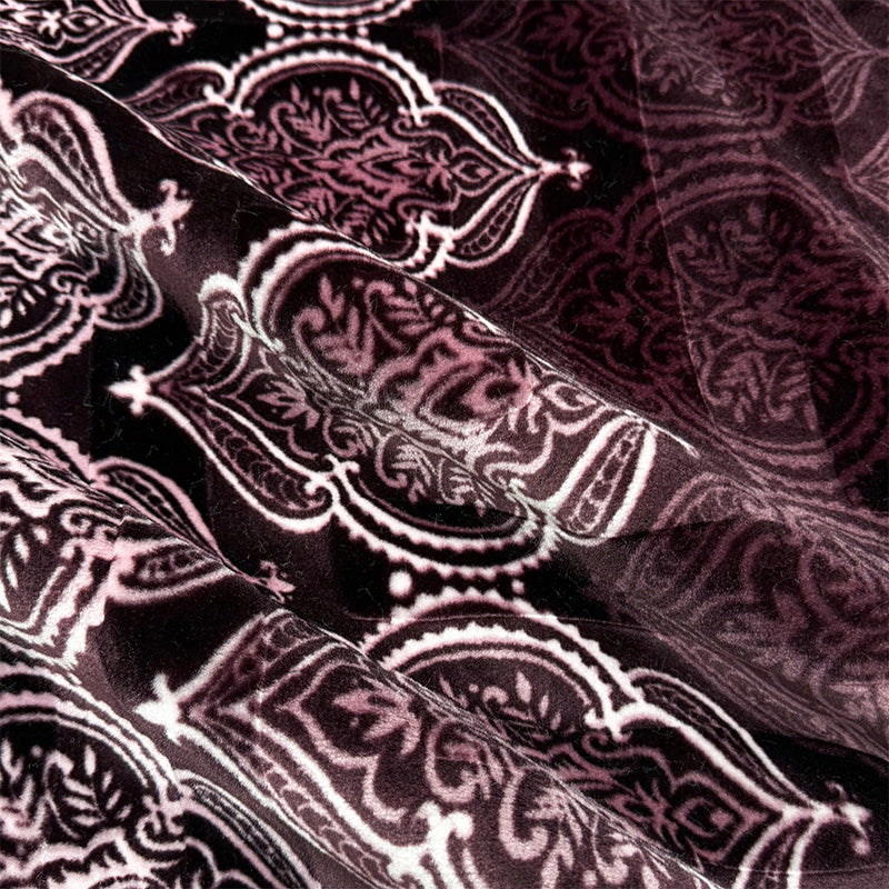 مفروشات صوفيا - بطاطين - تفاصيل نقشة بطانية صوفيا زمردة دبل طبقتين (240 × 220 سم) زخرفة كلاسيك باللون نبيتي