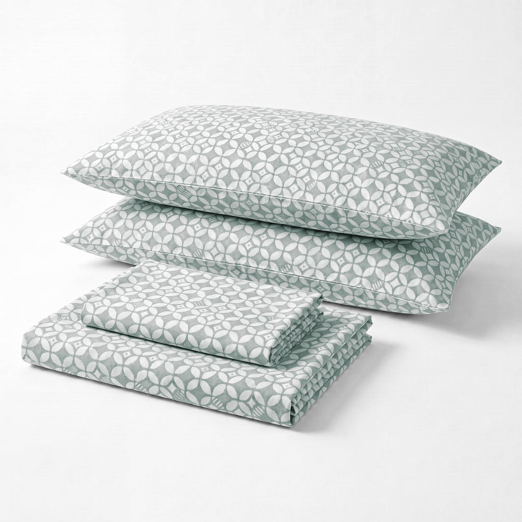 Sofia Home Textiles Printed Bedsheets - Sofia Geometric Flowers Printed Double Flat Bedsheet Set 4 Pcs in Light Blue folded full set on a white background - مفروشات صوفيا - ملايات مطبوعة - طقم ملاية صوفيا ورد هندسي دبل مسطحة 4 قطع باللون أزرق فاتح مطوي كامل على خلفية بيضاء