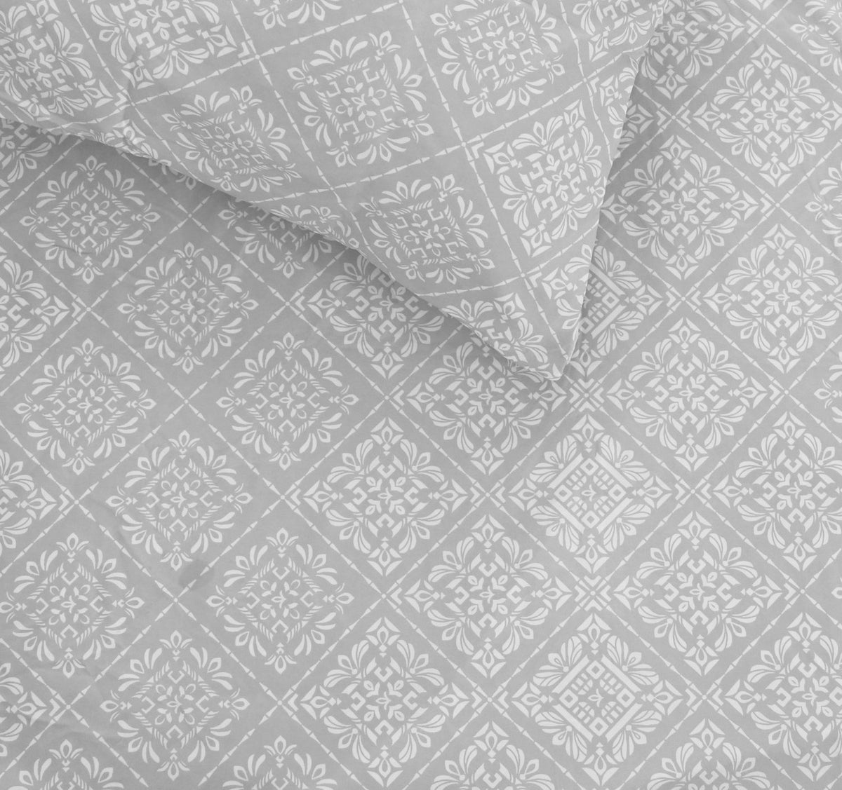Sofia Home Textiles Printed Bedsheets - pattern details of Sofia Flower Squares printed double bedsheet set in Grey - مفروشات صوفيا - ملايات مطبوعة - تفاصيل نقشة طقم ملاية صوفيا مربعات ورد دبل باللون رمادي