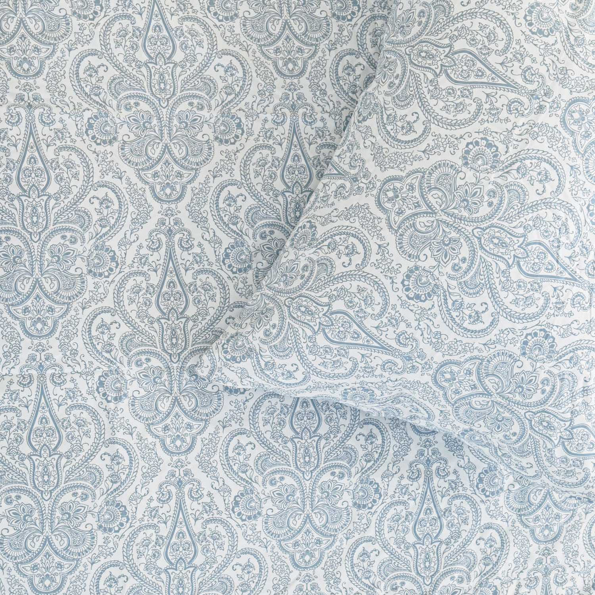 Sofia Home Textiles Printed Bedsheets - pattern details of Sofia Small Paisley printed double bedsheet set in Light Blue- مفروشات صوفيا - ملايات مطبوعة - تفاصيل نقشة طقم ملاية صوفيا كشمير صغير دبل باللون أزرق فاتح