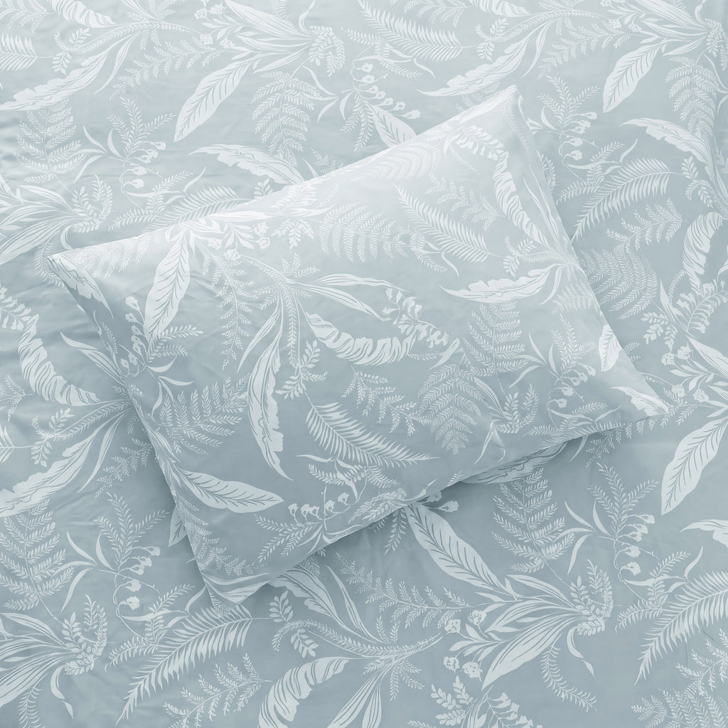 Sofia Home Textiles Printed Bedsheets - pattern details of Sofia Tree Branches printed double bedsheet set in Light Blue - مفروشات صوفيا - ملايات مطبوعة - تفاصيل نقشة طقم ملاية صوفيا فروع شجر دبل باللون أزرق فاتح