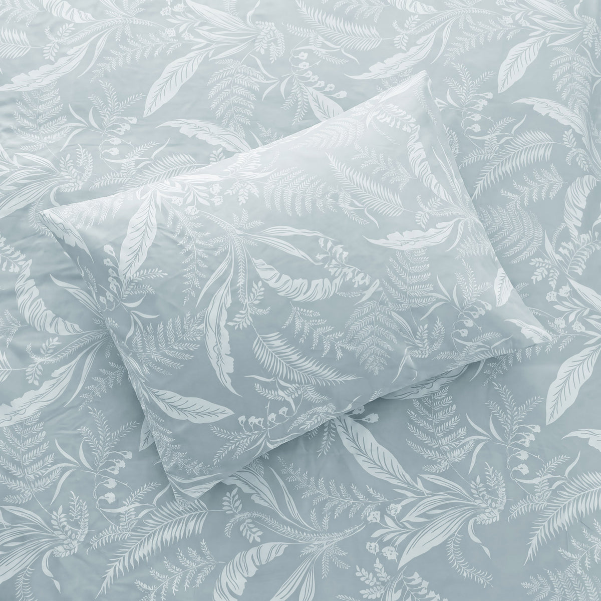 Sofia Home Textiles Printed Bedsheets - pattern details of Sofia Tree Branches printed double bedsheet set in Light Blue - مفروشات صوفيا - ملايات مطبوعة - تفاصيل نقشة طقم ملاية صوفيا فروع شجر دبل باللون أزرق فاتح