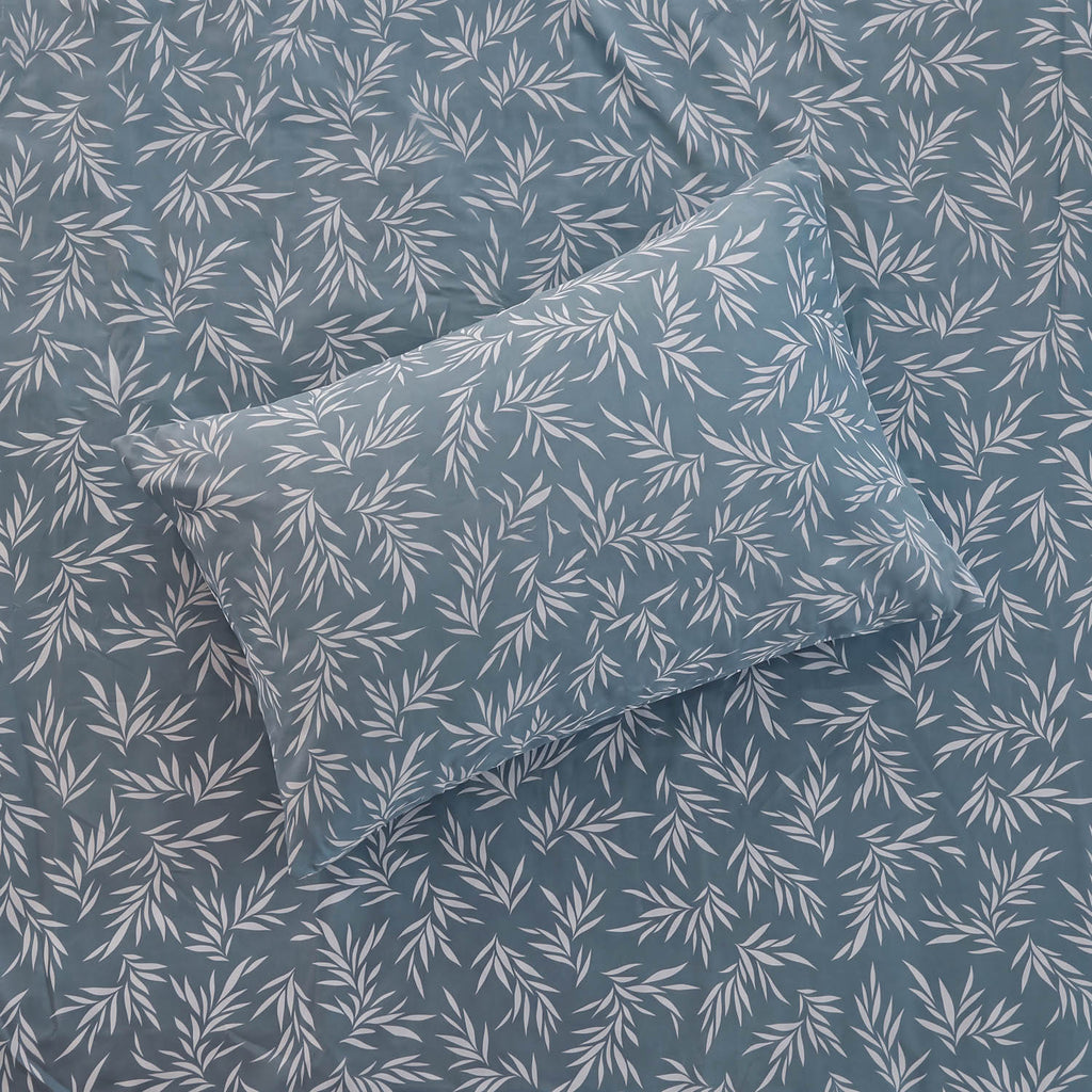 Sofia Home Textiles Printed Bedsheets - pattern details of Sofia Leaves printed double bedsheet set in Petroleum - مفروشات صوفيا - ملايات مطبوعة - تفاصيل نقشة طقم ملاية صوفيا ورق شجر دبل باللون بترولي