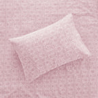 Sofia Home Textiles Printed Bedsheets - pattern details of Sofia Small Zigzag printed double bedsheet set in Rose - مفروشات صوفيا - ملايات مطبوعة - تفاصيل نقشة طقم ملاية صوفيا زجزاج صغير دبل باللون وردي