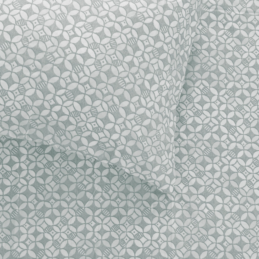 Sofia Home Textiles Printed Bedsheets - pattern details of Sofia Geometric Flowers printed double bedsheet set in Light Blue  - مفروشات صوفيا - ملايات مطبوعة - تفاصيل نقشة طقم ملاية صوفيا ورد هندسي دبل باللون أزرق فاتح