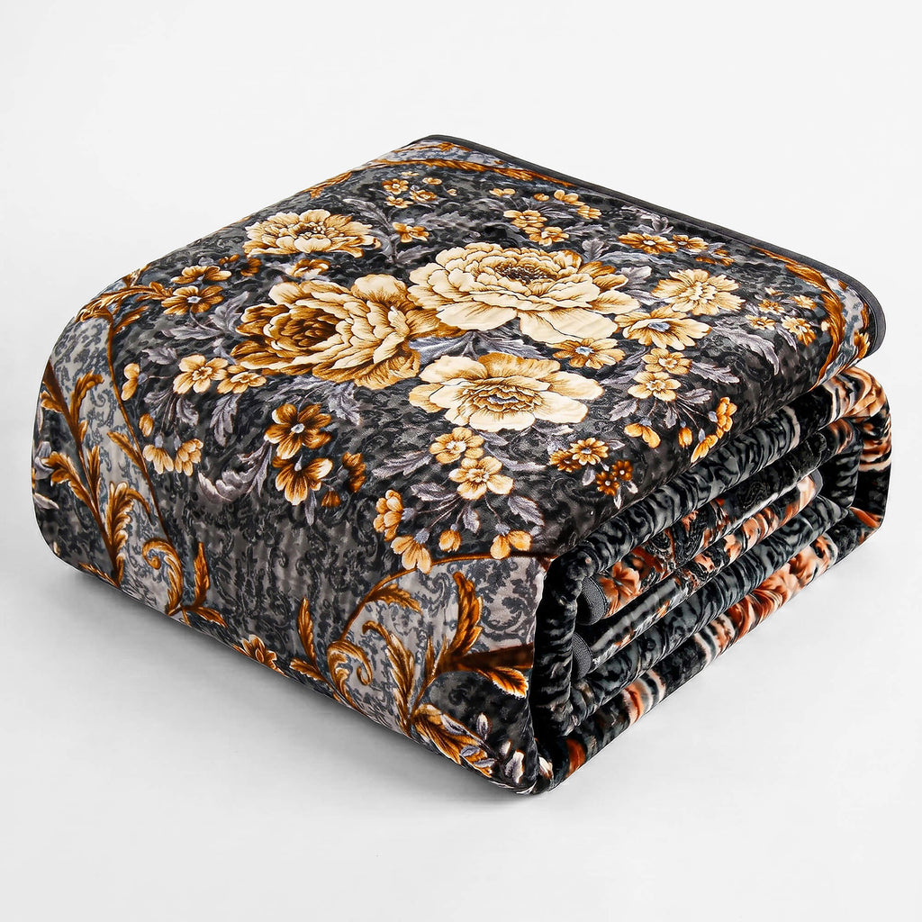 Sofia Home Textiles Blankets - Sofia Zumurruda 2-Ply Double Blanket (240 × 220 cm) Classic Flowers in Dark Grey folded on a white background - مفروشات صوفيا - بطاطين - بطانية صوفيا زمردة دبل طبقتين (240 × 220 سم) ورد كلاسيك باللون رمادي غامق مطوية على خلفية بيضاء