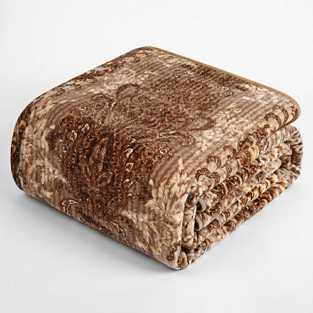 Sofia Home Textiles Blankets - Sofia Zumurruda 2-Ply Double Blanket (240 × 220 cm) Classic Ornament in Brown folded on a white background - مفروشات صوفيا - بطاطين - بطانية صوفيا زمردة دبل طبقتين (240 × 220 سم) زخرفة كلاسيك باللون بني مطوية على خلفية بيضاء