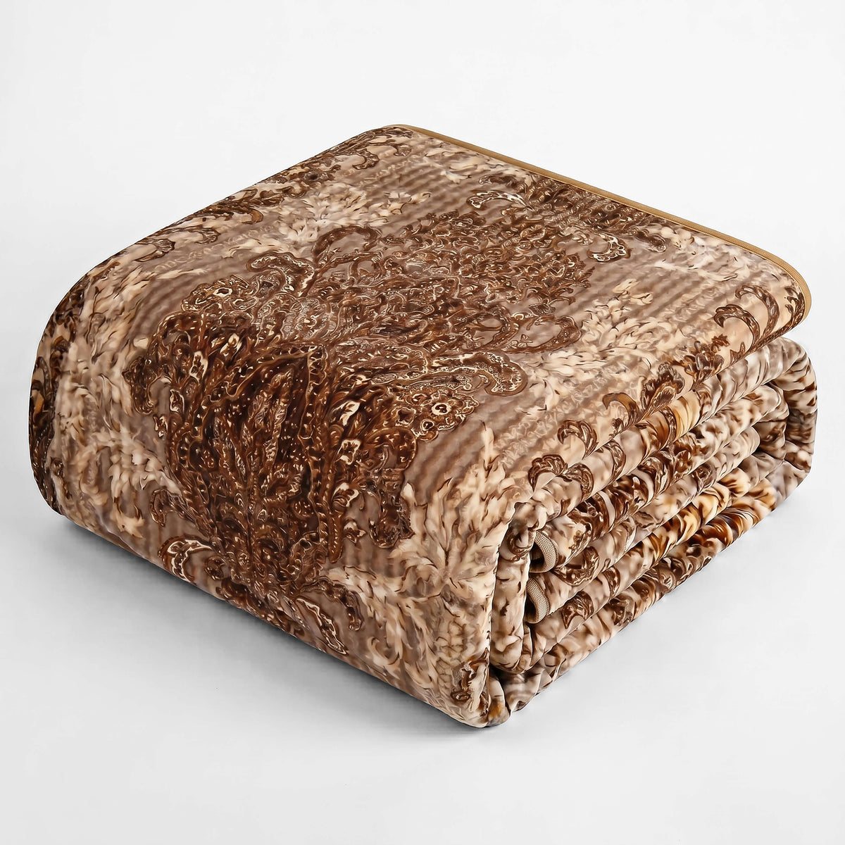 Sofia Home Textiles Blankets - Sofia Zumurruda 2-Ply Double Blanket (240 × 220 cm) Classic Ornament in Brown folded on a white background - مفروشات صوفيا - بطاطين - بطانية صوفيا زمردة دبل طبقتين (240 × 220 سم) زخرفة كلاسيك باللون بني مطوية على خلفية بيضاء