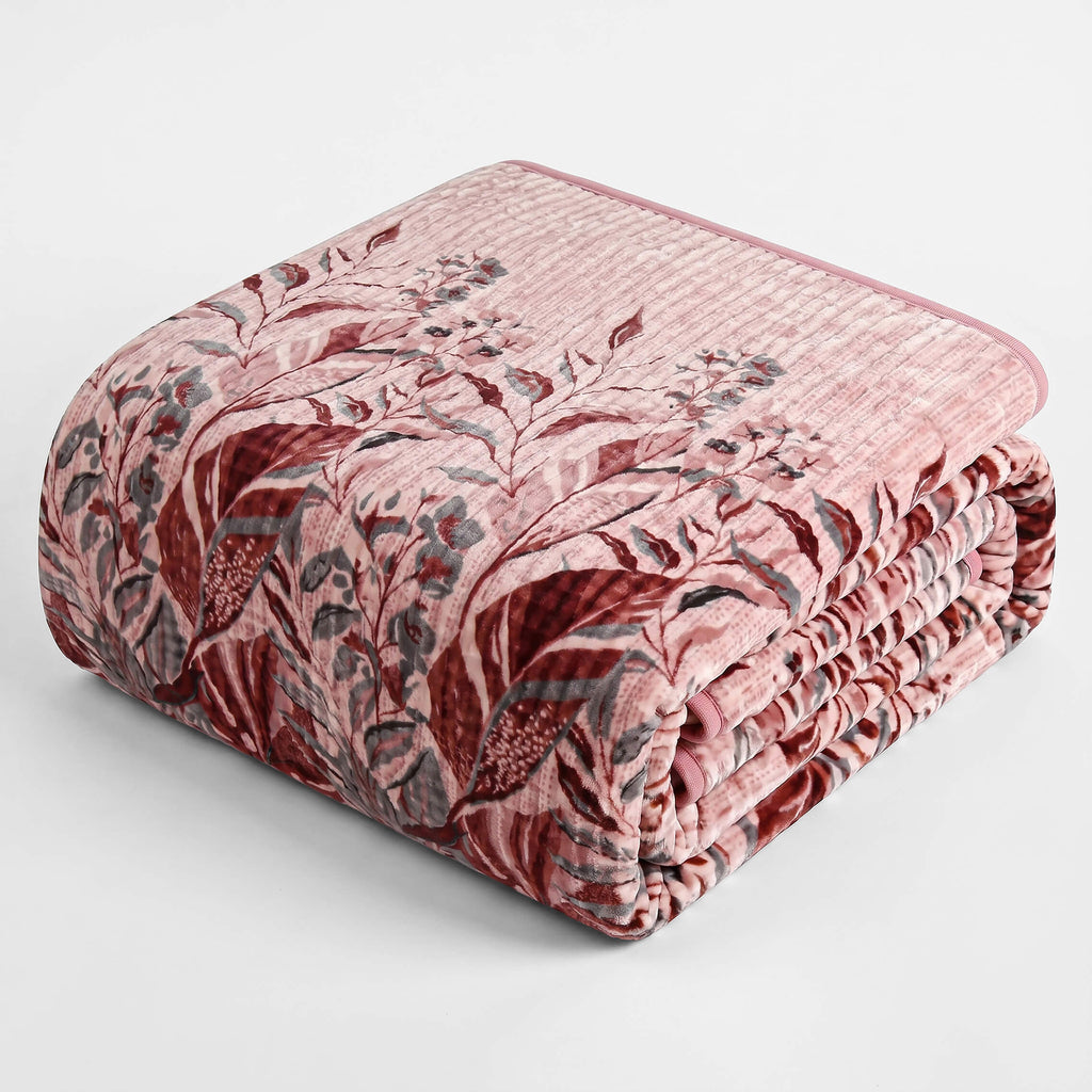 Sofia Home Textiles Blankets - Sofia Zumurruda 2-Ply Double Blanket (240 × 220 cm) Floral Leaves in Pink folded on a white background - مفروشات صوفيا - بطاطين - بطانية صوفيا زمردة دبل طبقتين (240 × 220 سم) ورد وورق شجر باللون وردي مطوية على خلفية بيضاء