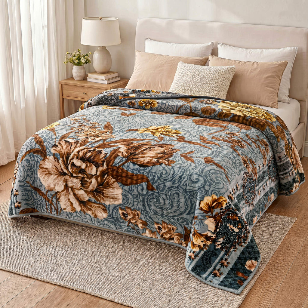 Sofia Home Textiles Blankets - Sofia Zumurruda 2-Ply Double Blanket (240 × 220 cm) Large Flowers in Turquoise spread on a double bed - مفروشات صوفيا - بطاطين - بطانية صوفيا زمردة دبل طبقتين (240 × 220 سم) ورد كبير باللون تركواز مفروشة على سرير دبل