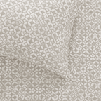 Sofia Home Textiles Printed Bedsheets - pattern details of Sofia Geometric Flowers printed double bedsheet set in Grey - مفروشات صوفيا - ملايات مطبوعة - تفاصيل نقشة طقم ملاية صوفيا ورد هندسي دبل باللون رمادي