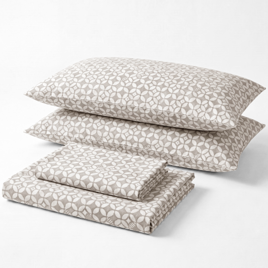 Sofia Home Textiles Printed Bedsheets - Sofia Geometric Flowers Printed Double Flat Bedsheet Set 4 Pcs in Grey folded full set on a white background - مفروشات صوفيا - ملايات مطبوعة - طقم ملاية صوفيا ورد هندسي دبل مسطحة 4 قطع باللون رمادي مطوي كامل على خلفية بيضاء