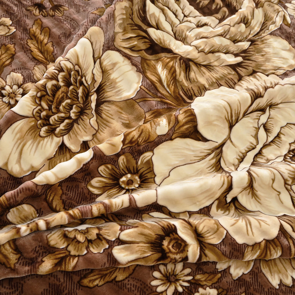 Sofia Home Textiles Blankets - Sofia Zumurruda 2-Ply Double Blanket (240 × 220 cm) Classic Flowers in Brown pattern details - مفروشات صوفيا - بطاطين - تفاصيل نقشة بطانية صوفيا زمردة دبل طبقتين (240 × 220 سم) ورد كلاسيك باللون بني